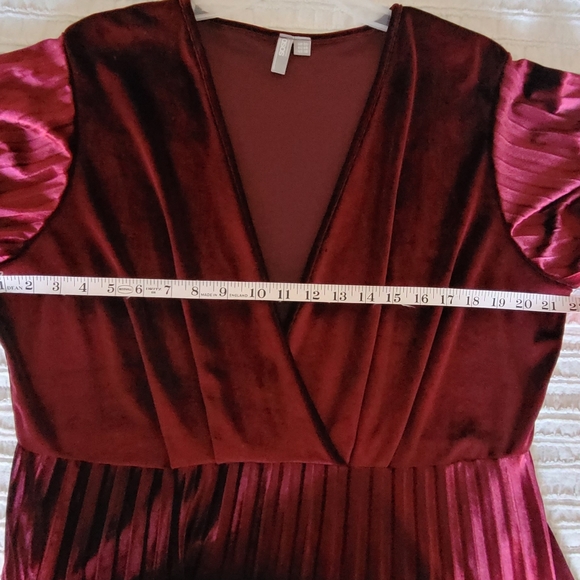 Velvet dress worn once for Holiday - Picture 7 of 9